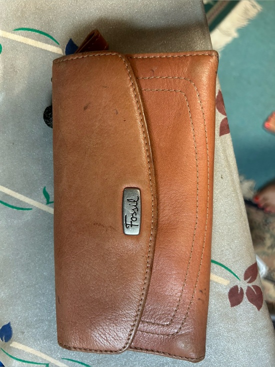 Fossil Other - Fossil Tan Leather Trifold Wallet with Metal Logo